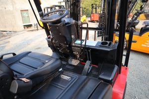 Vị trí lái xe nâng 3 tấn Hangcha Vị trí lái xe nâng 3 tấn Hangcha